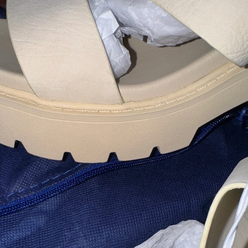 New Mía‎ Elegant Cream Platform Sandals